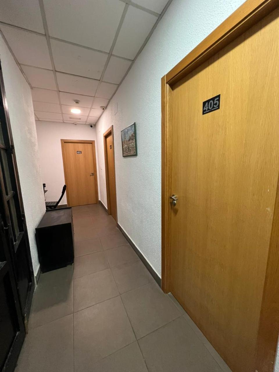 Hostal Milan Alicante Exteriör bild A typical corridor in the 4th floor of the main building