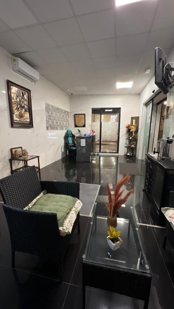 Hostal Milan Alicante Exteriör bild A dental practice in India