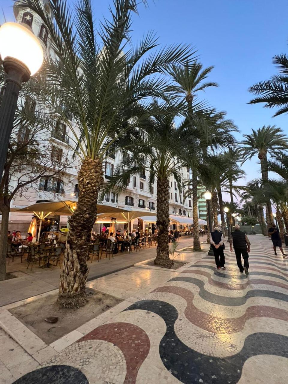 Hostal Milan Alicante Exteriör bild The Avenue des États-Unis