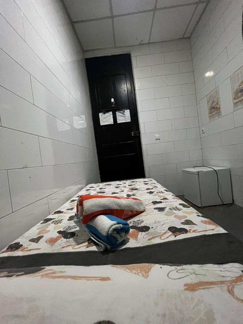 Hostal Milan Alicante Exteriör bild A cell in the prison