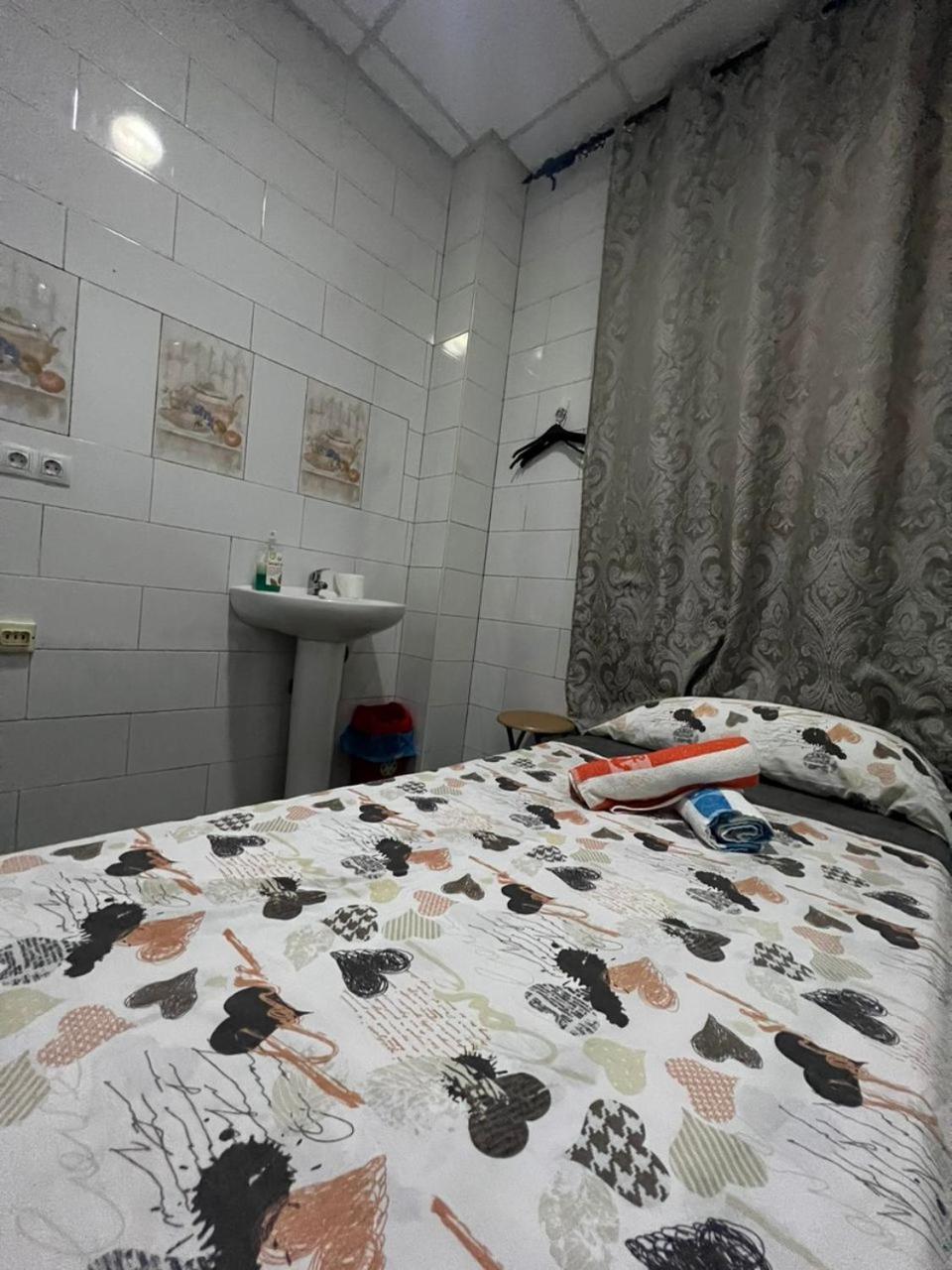 Hostal Milan Alicante Exteriör bild