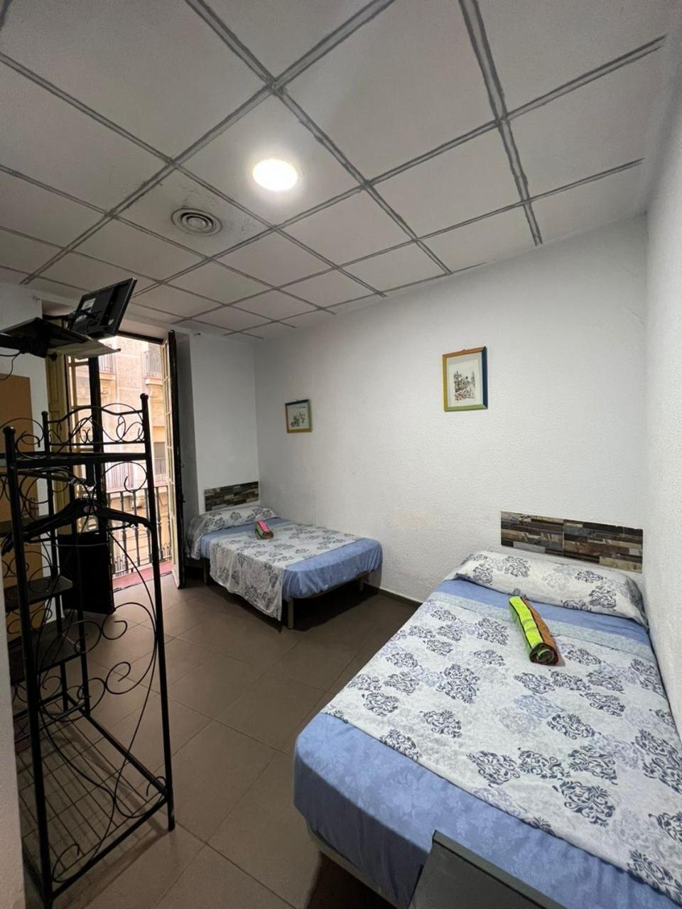 Hostal Milan Alicante Exteriör bild