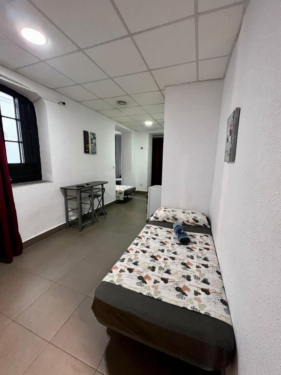 Hostal Milan Alicante Exteriör bild Hostel in Madrid, Spain
